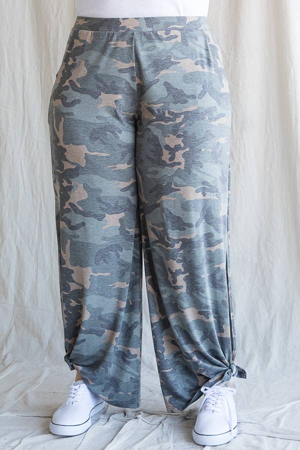 [PLUS SIZE] Camo Print Plus-Size Women's Pants P3585XL