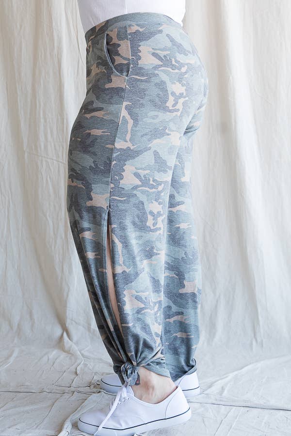 [PLUS SIZE] Camo Print Plus-Size Women's Pants P3585XL